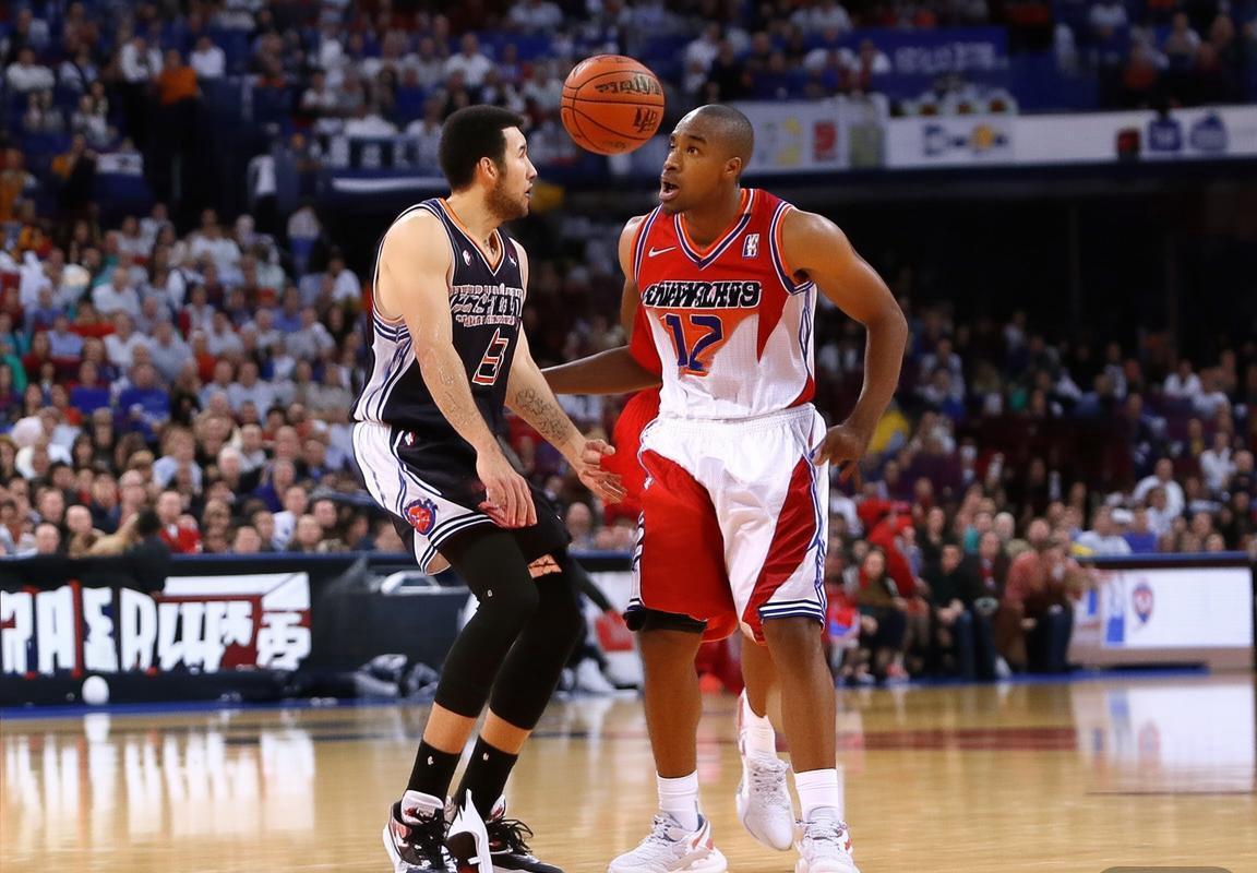 杨瀚森：开拓者队通过发展联盟务实培养年轻中锋，稳步迈向NBA