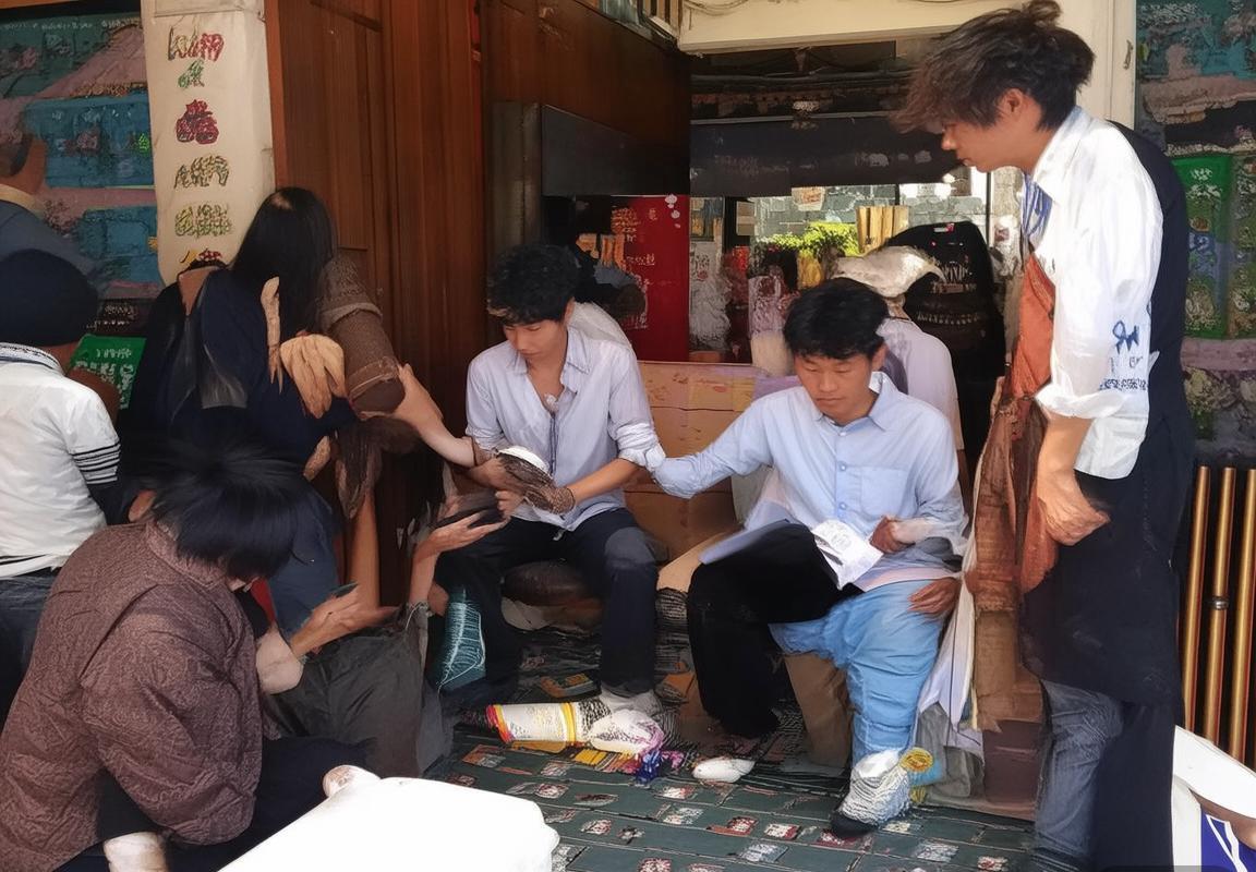 哈登与麦科勒姆隔空对决：单场三分纪录追平，顶级射手三分球盛宴